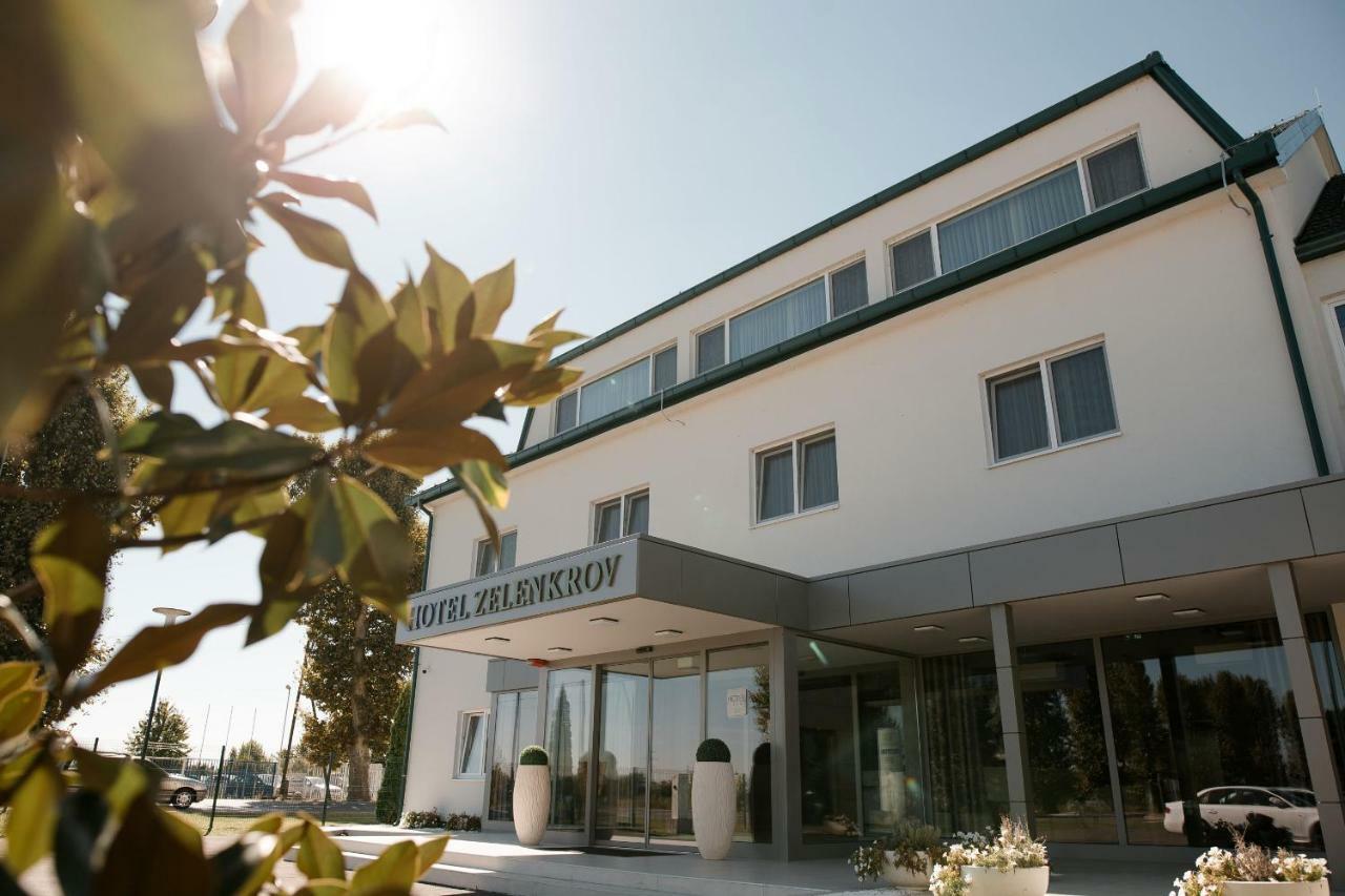 Hotel Zelenkrov Cepin Exteriör bild